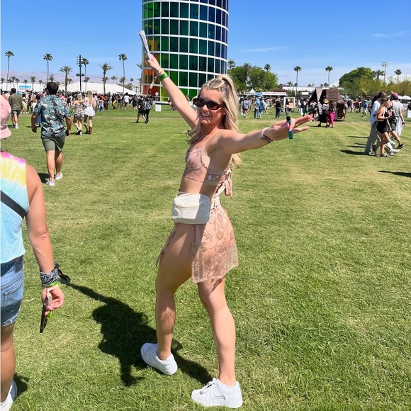 Lucy in the Sky Party Girl Glitter Mesh Set in Gold - Picture 9 of 10